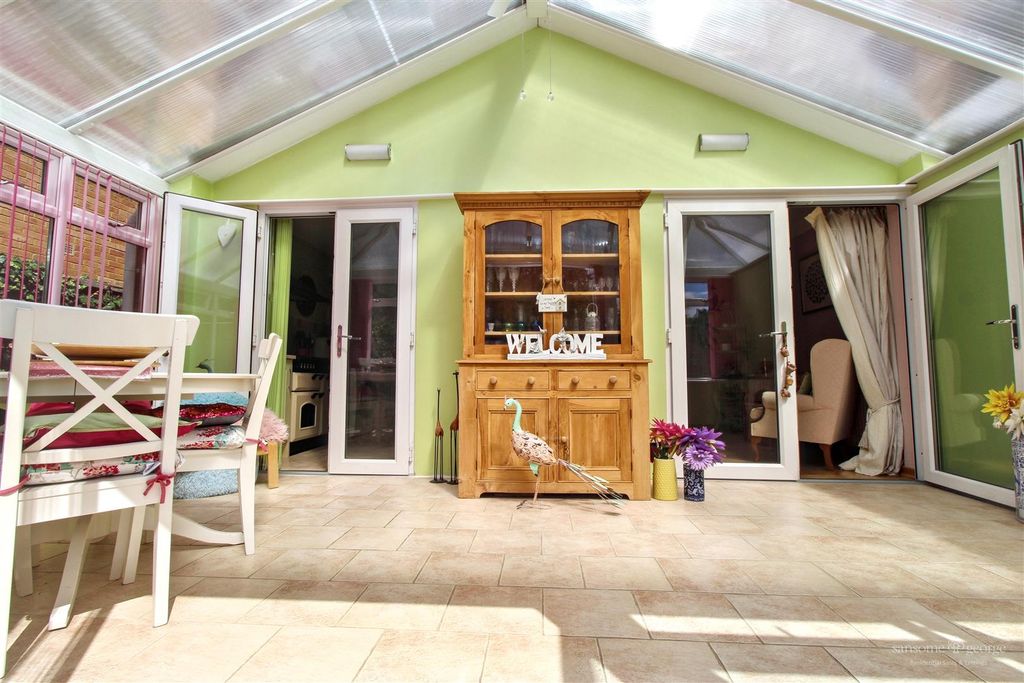 Property photo 2 of 22 Conservatory