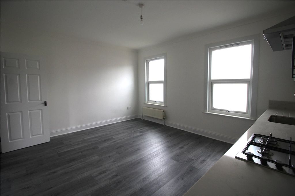 Property photo 3 of 7 Picture No. 06