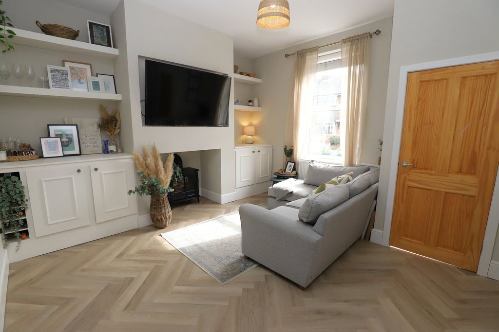 Property photo 2 of 25