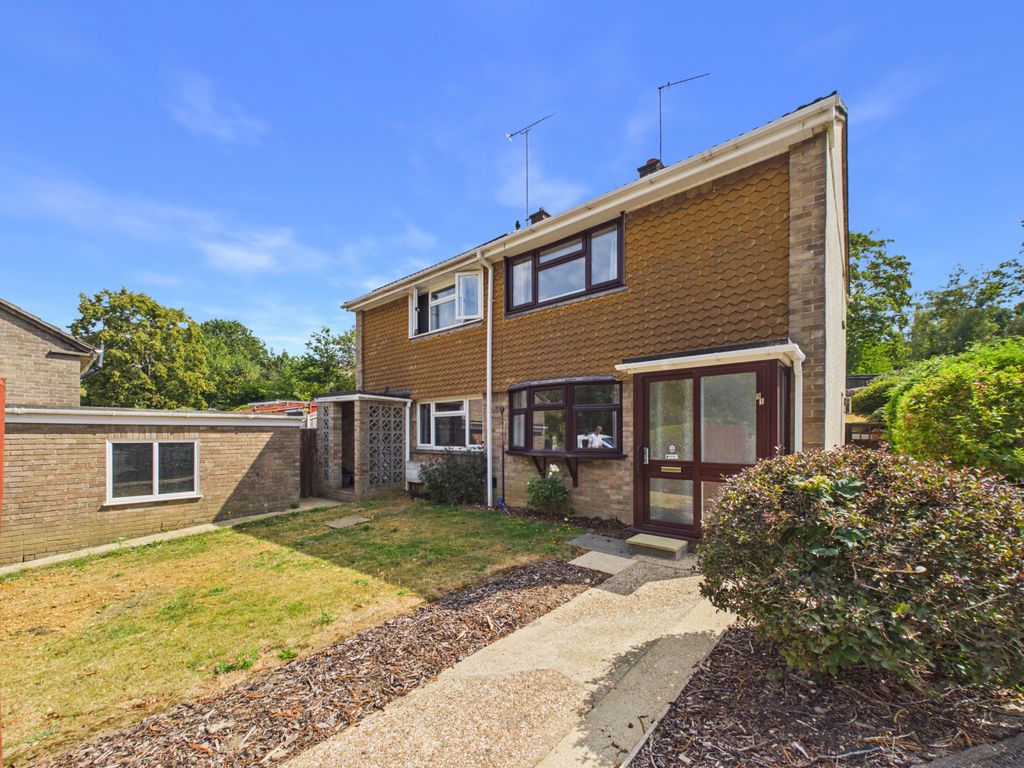 Property photo 1 of 7 2 Bedroom Semi Detached House For Sale
