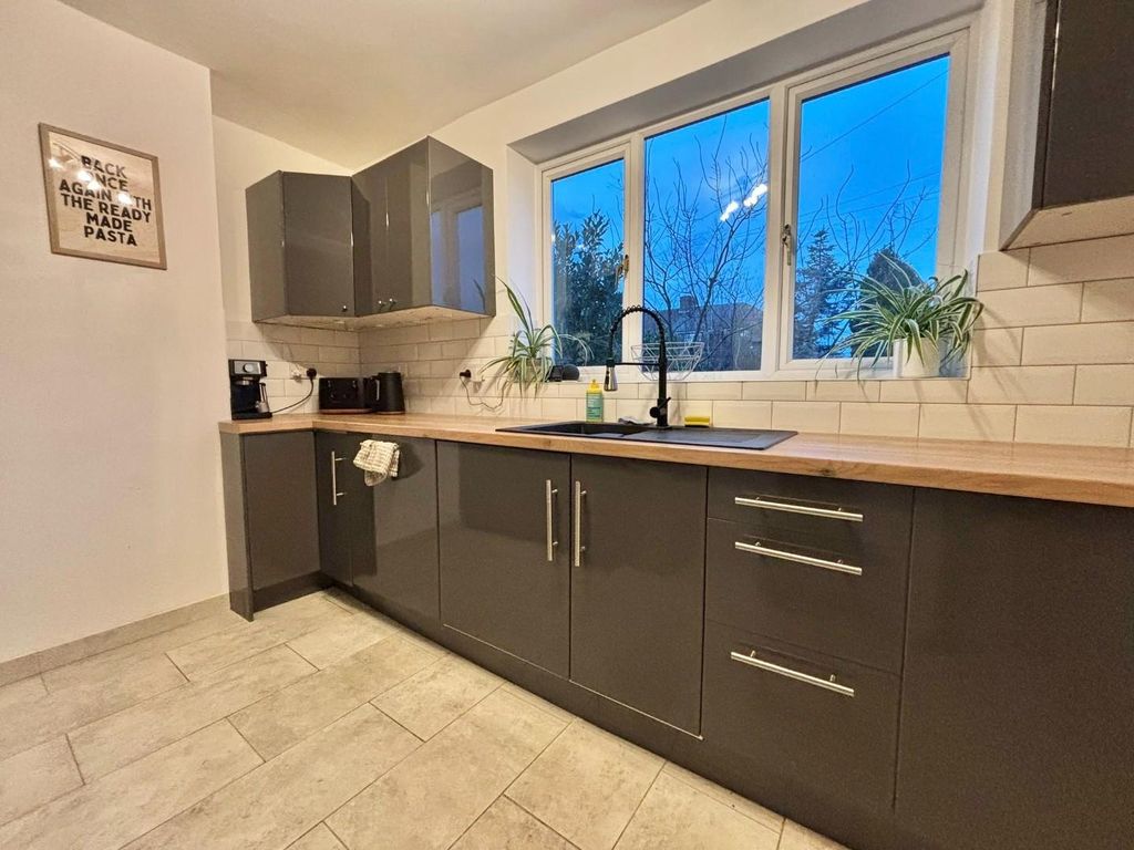 Property photo 3 of 17 54912091-34Bf-4A61-9d75-A32F9Bd210Ac.Jpg