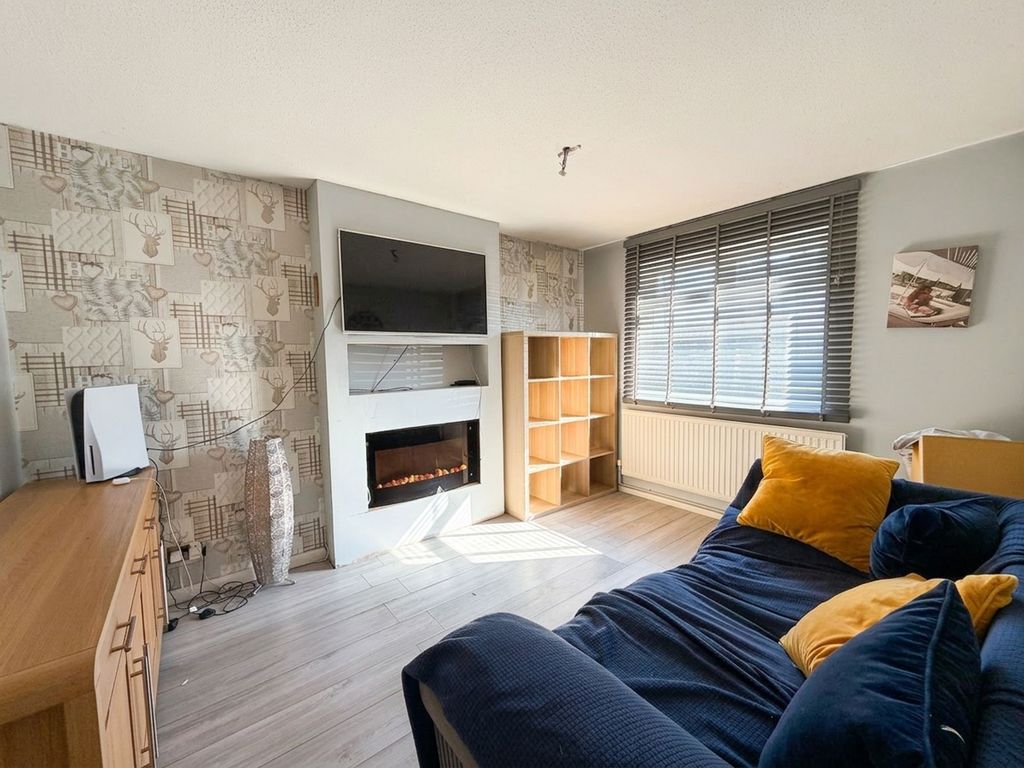 Property photo 2 of 7 Lounge