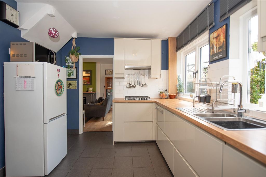 Property photo 3 of 19 Breakfast Kitchen