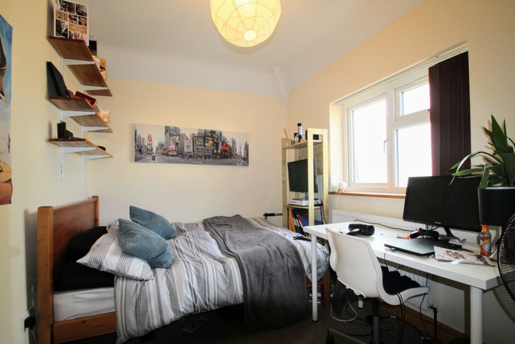 Property photo 2 of 6