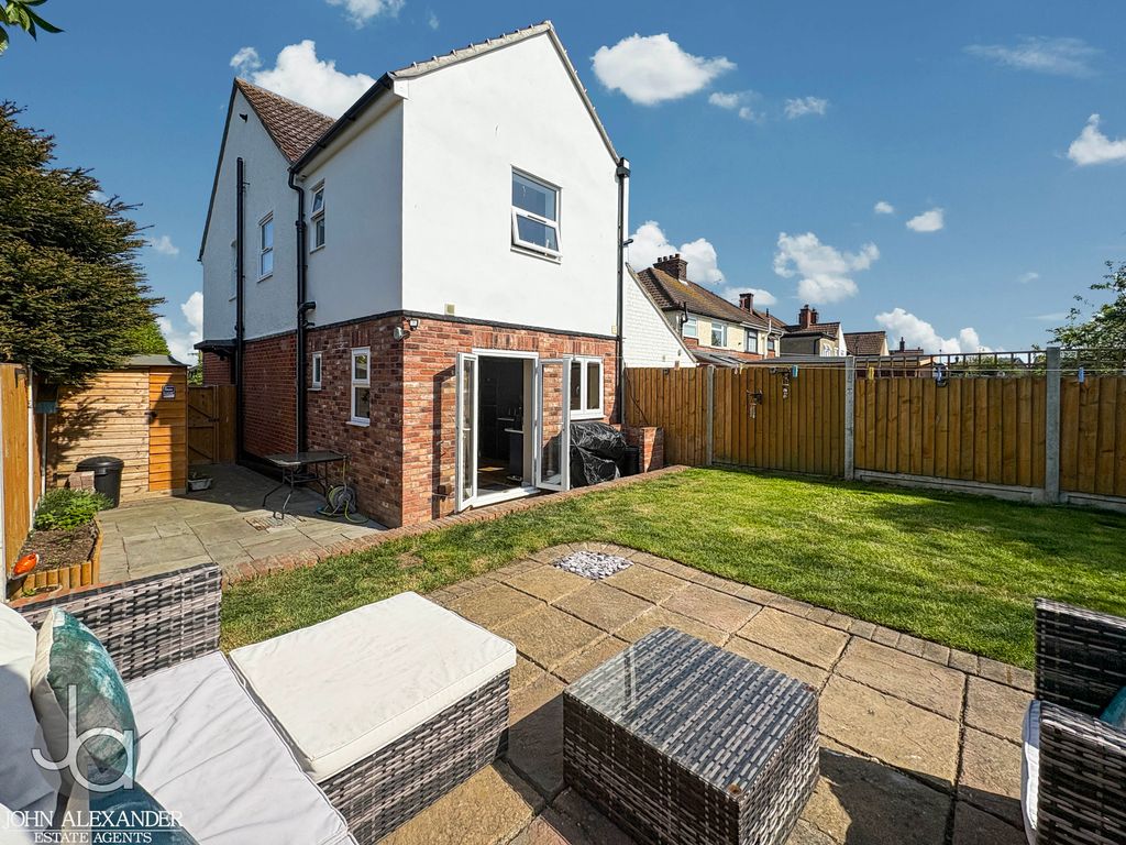 Property photo 2 of 17 20250502_152845260_0.5