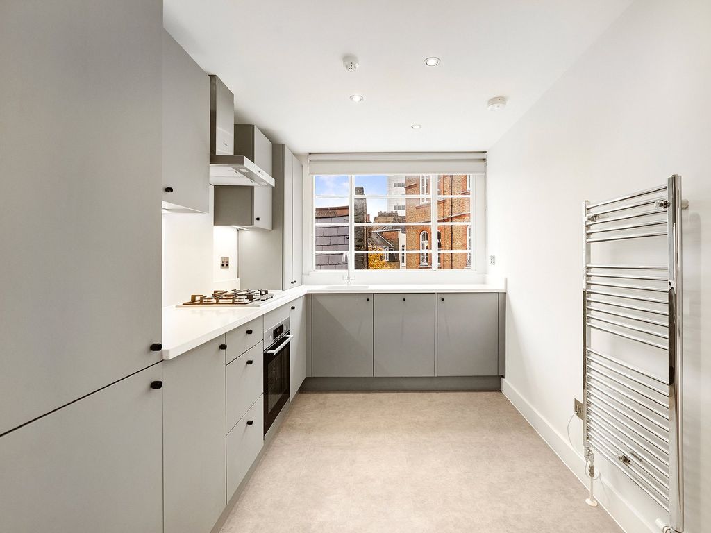 Property photo 3 of 18 Earlham Street