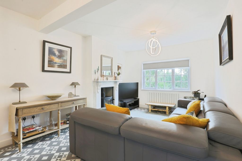 Property photo 3 of 17 Photo