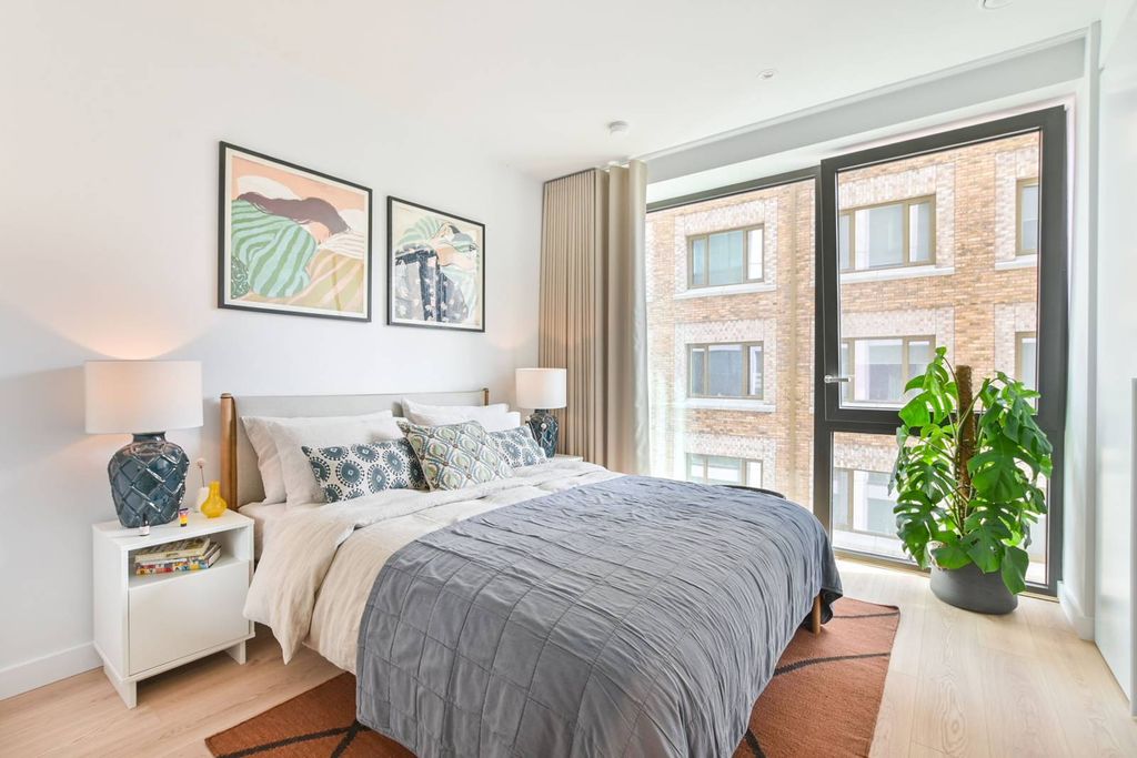 Property photo 1 of 28