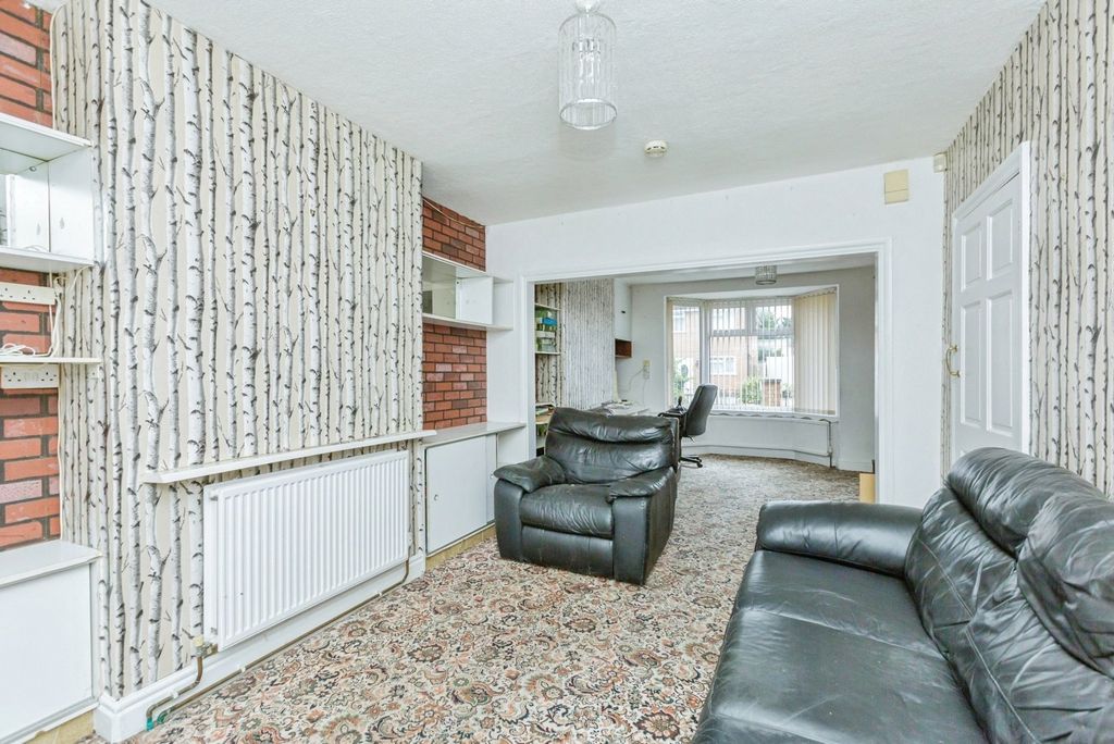 Property photo 2 of 17 Lounge