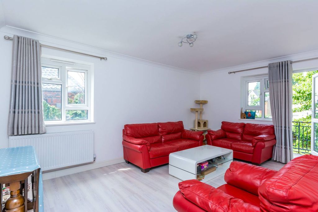 Property photo 2 of 8