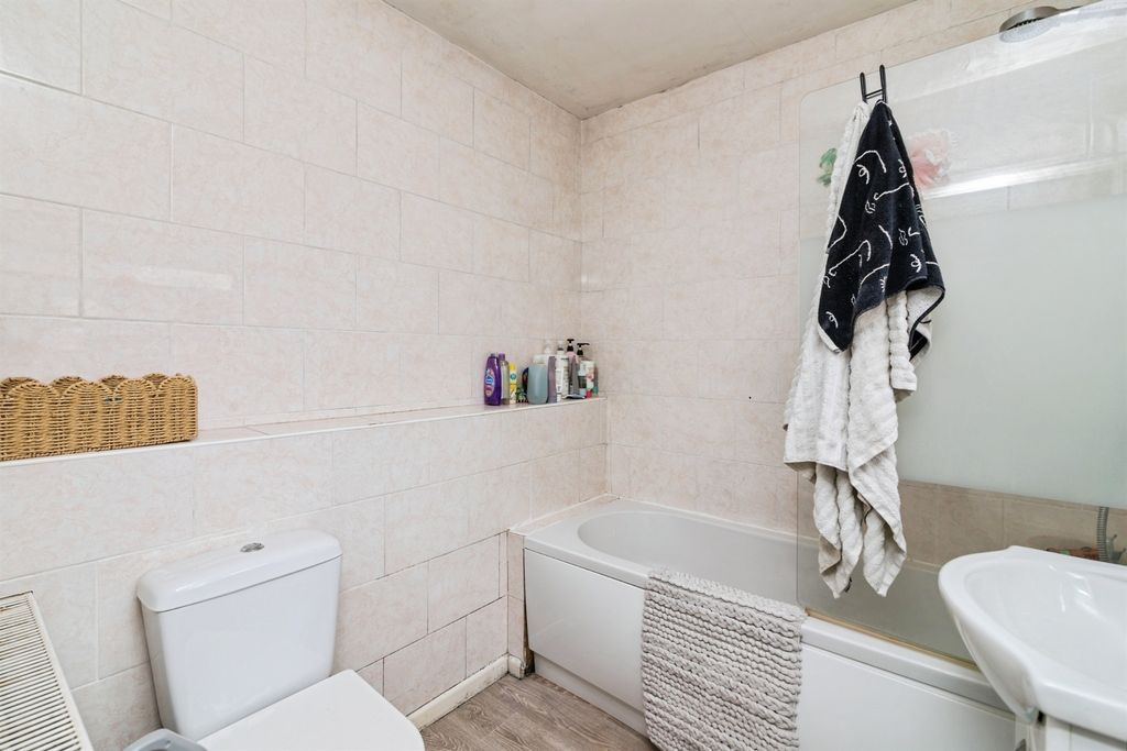 Property photo 2 of 2 Bathroom