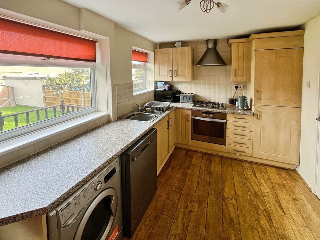 Property photo 3 of 11 Kitchen