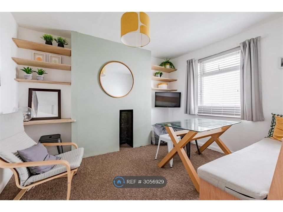 Property photo 3 of 12 Living Room - Smart Tv