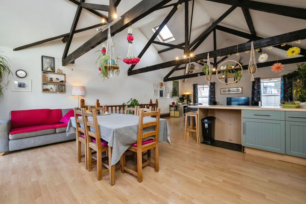 Property photo 3 of 17 Photo