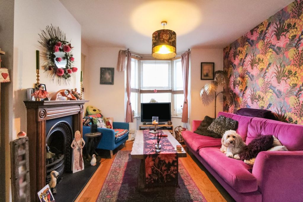 Property photo 2 of 17