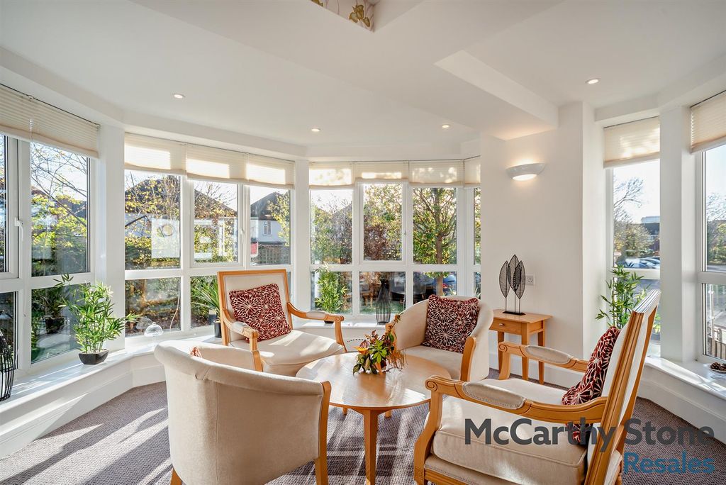 Property photo 3 of 9 8671445-Interior02-800.Jpg