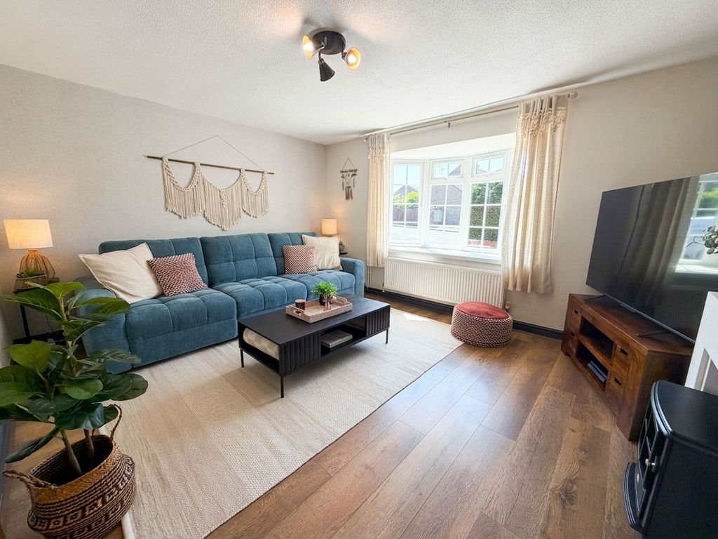 Property photo 1 of 13 Lounge