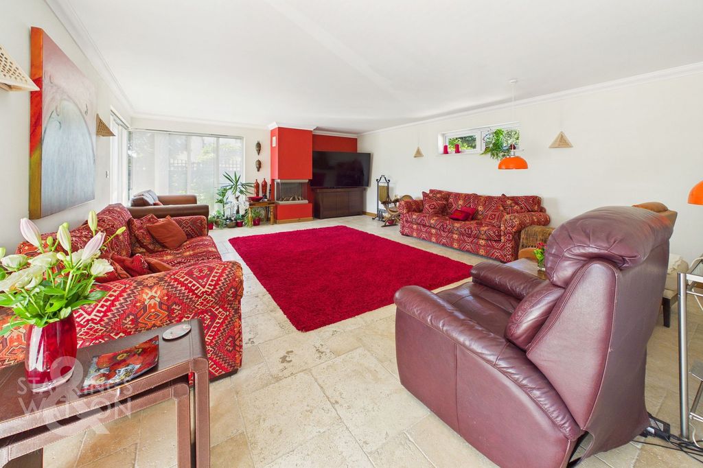 Property photo 2 of 26