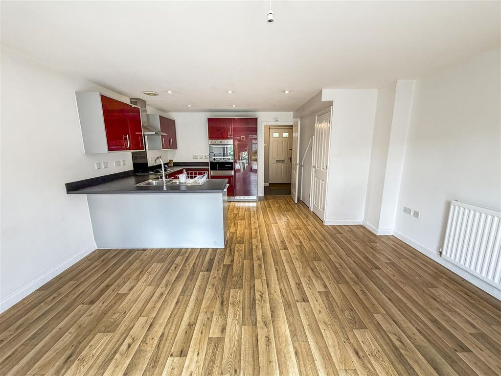 Property photo 3 of 17 Tlc_De29883F-F7Eb-4F3c-A04B-8c572E66Db26_A296493.J