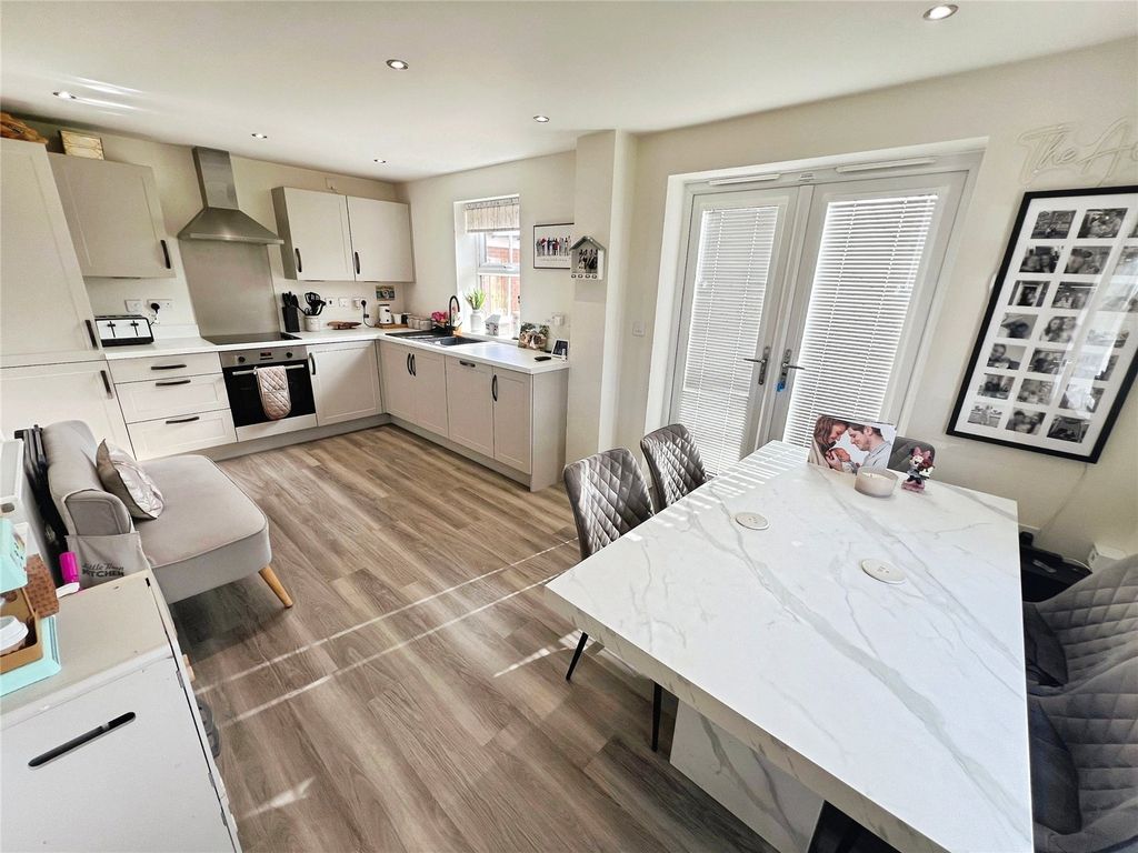 Property photo 3 of 16 Kitchen