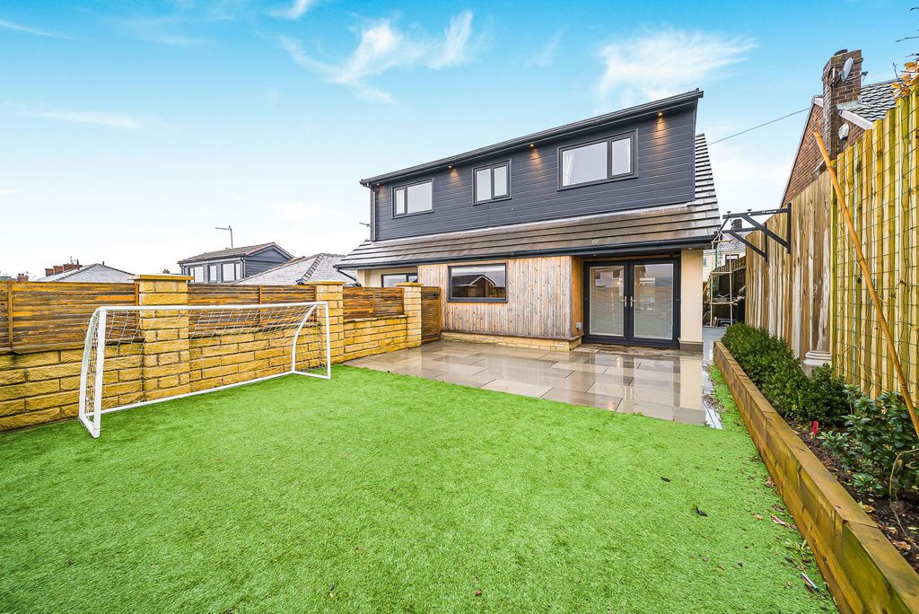 Property photo 1 of 52