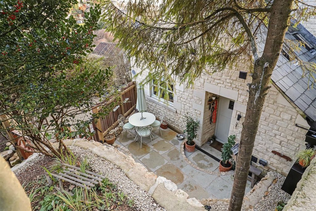 Property photo 2 of 34 Ph8_6352949.Jpg