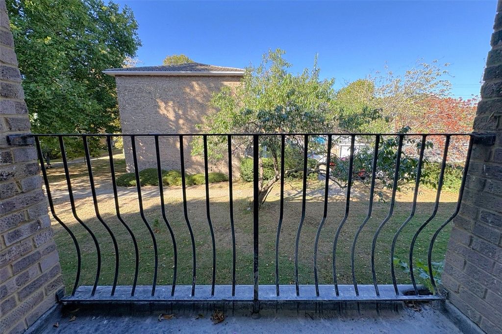 Property photo 2 of 11 Balcony