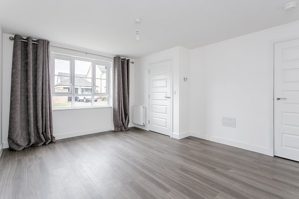 Property photo 3 of 31