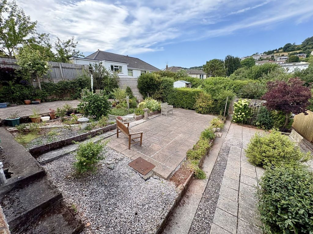 Property photo 2 of 27