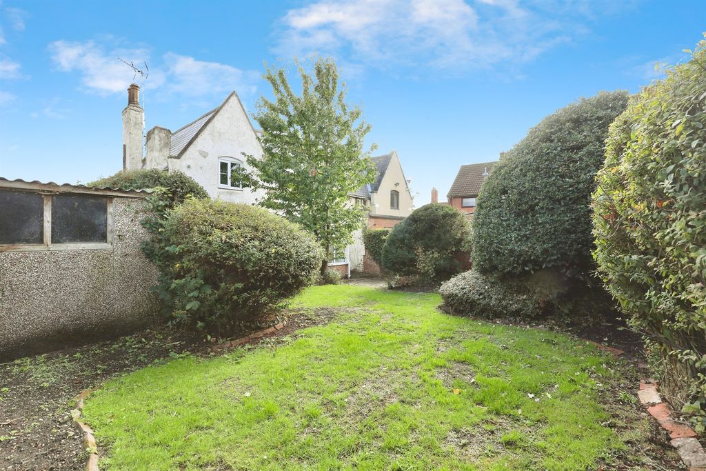 Property photo 2 of 17
