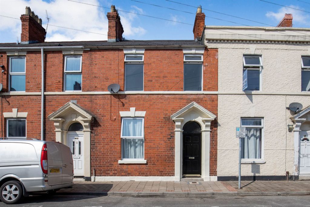 3 bed end terrace house for sale Adamsdown