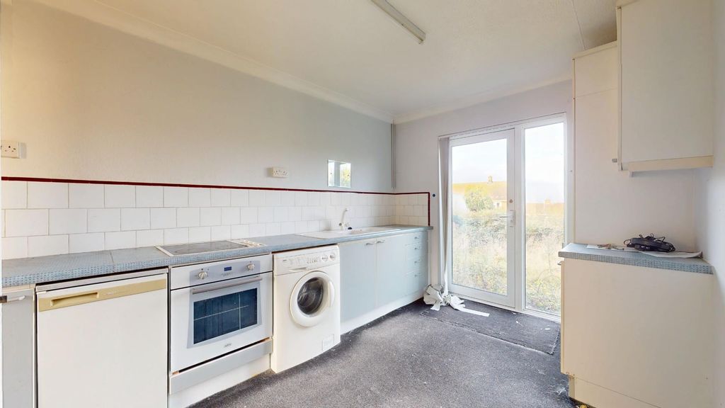 Property photo 3 of 8