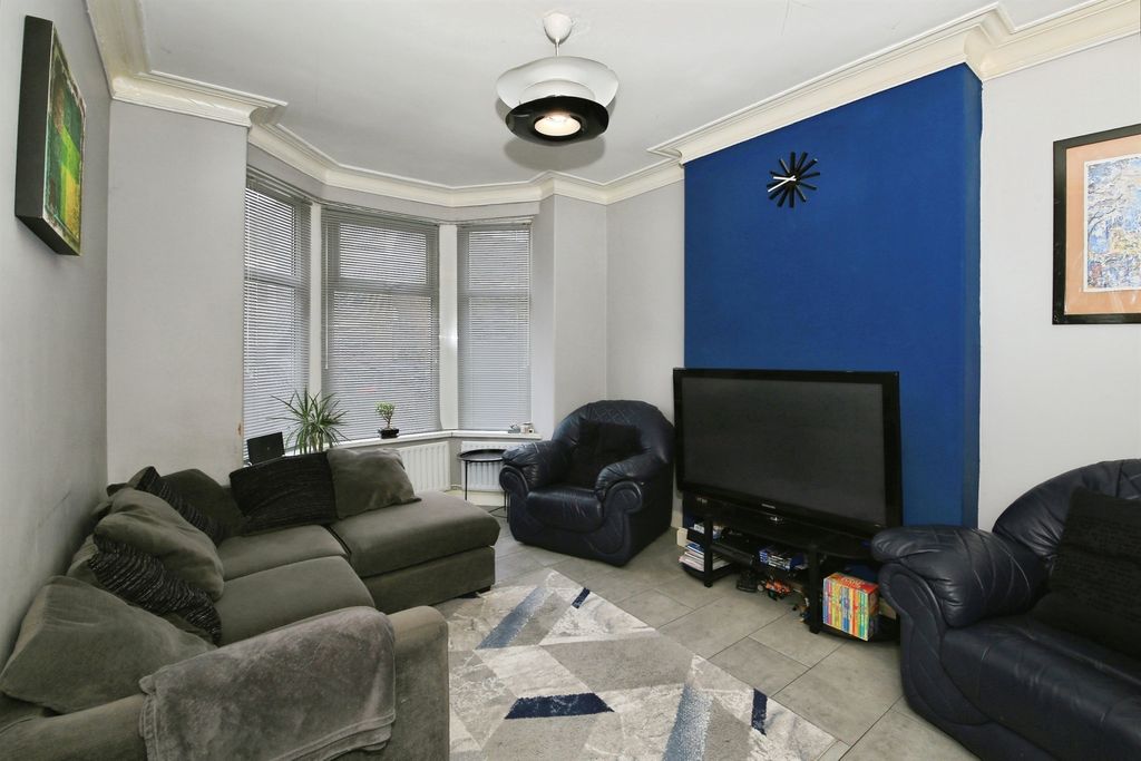 Property photo 2 of 17