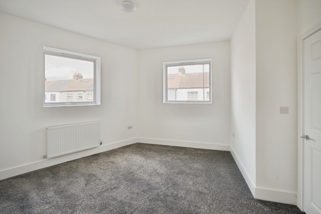 Property photo 3 of 16 Pbox-Img.Jpg