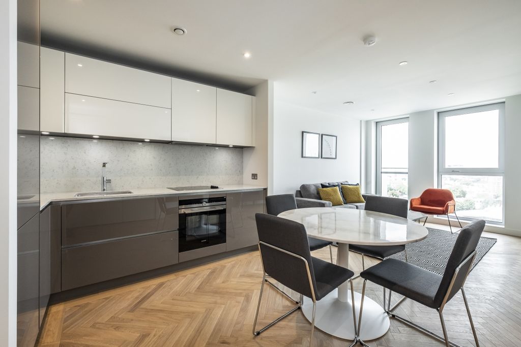 Property photo 3 of 21 Kitchen/Dining