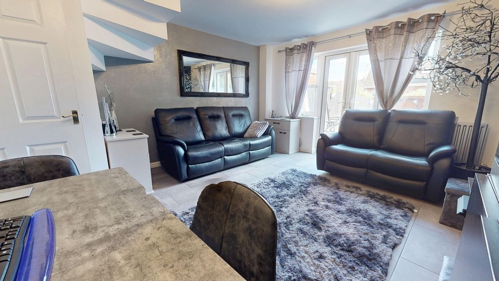 Property photo 2 of 12 Lounge