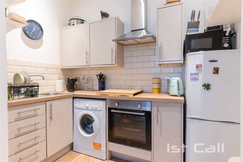 Property photo 3 of 9 Kitchen