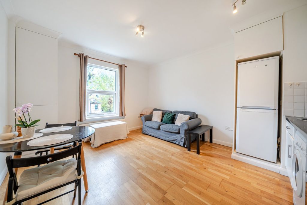 Property photo 2 of 16 Picture No. 18