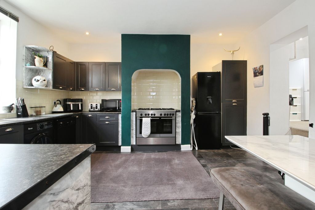 Property photo 3 of 15 Kitchen/Dining Room