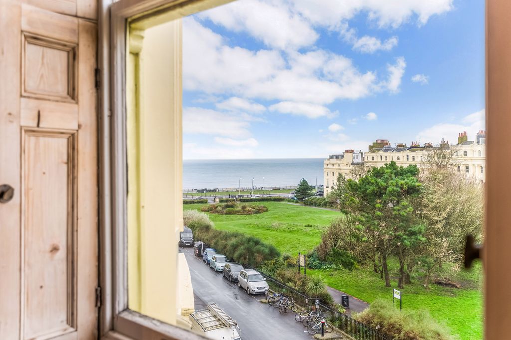 Property photo 2 of 23