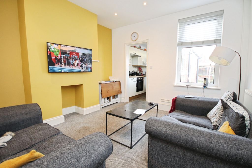 Property photo 2 of 7