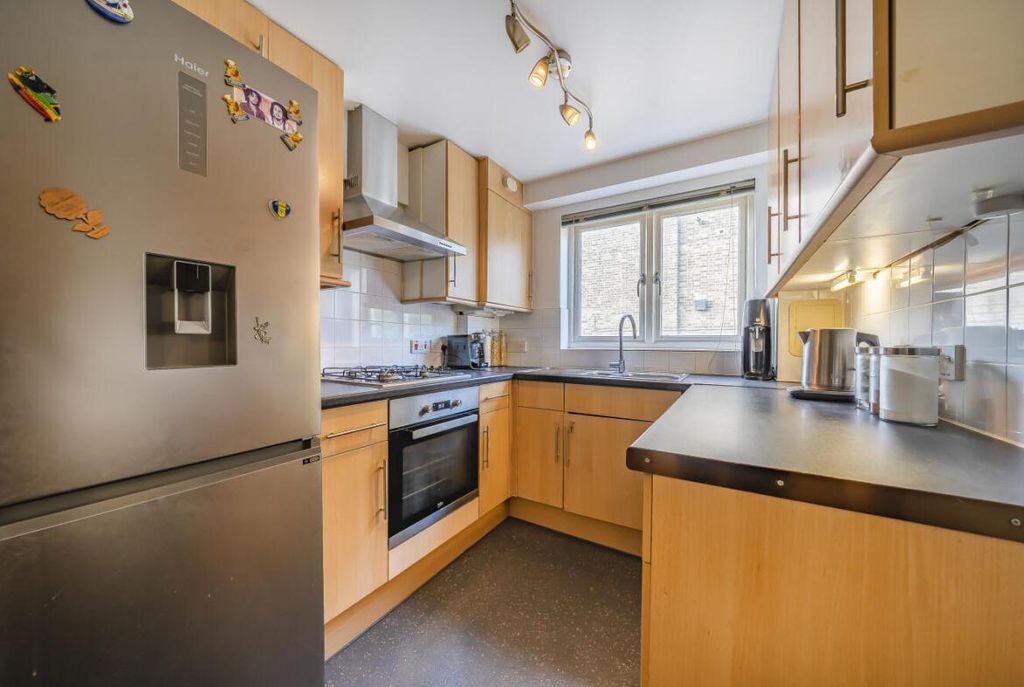 Property photo 3 of 15 Kitchen