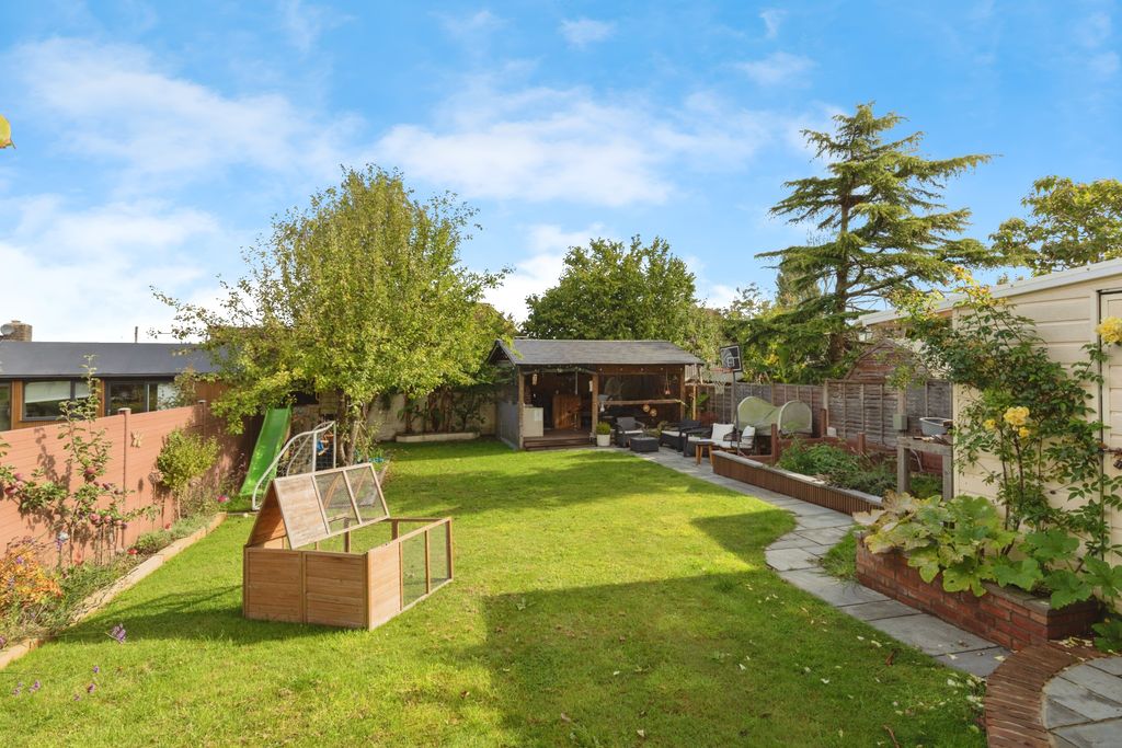 Property photo 2 of 20