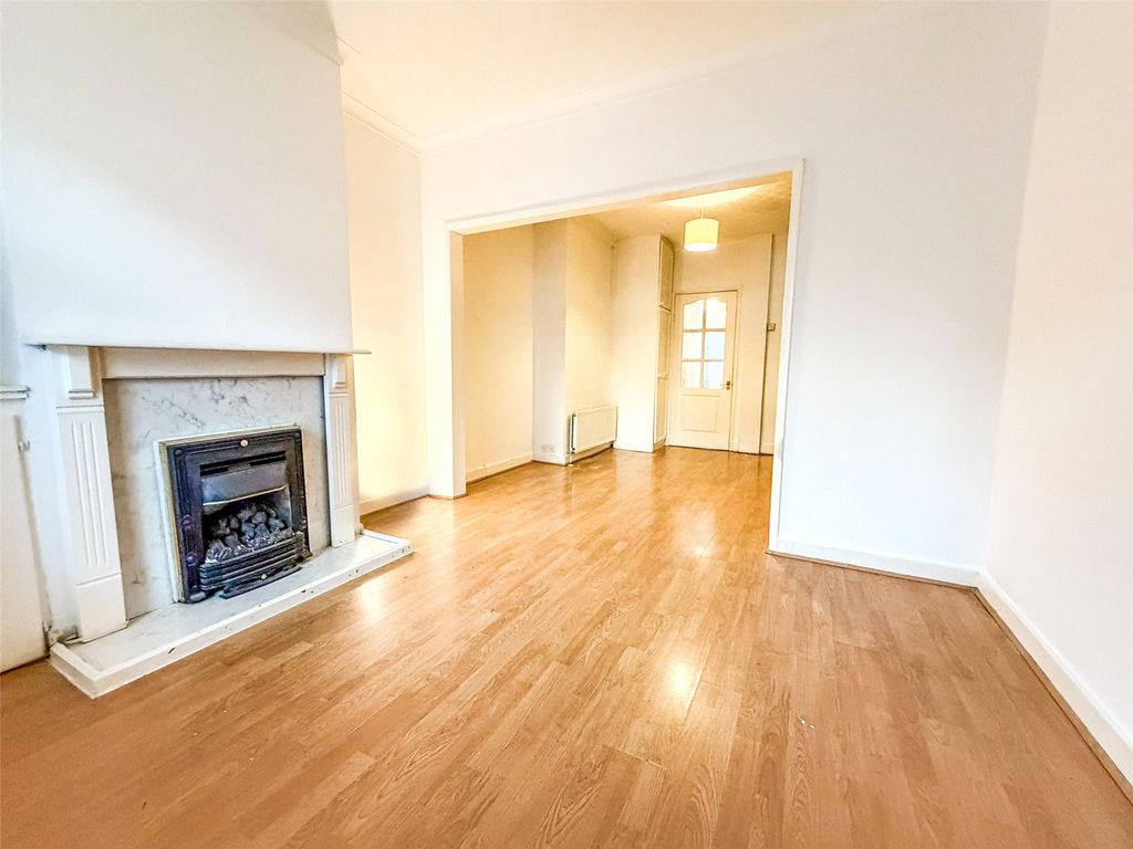 Property photo 2 of 13 Picture No. 12