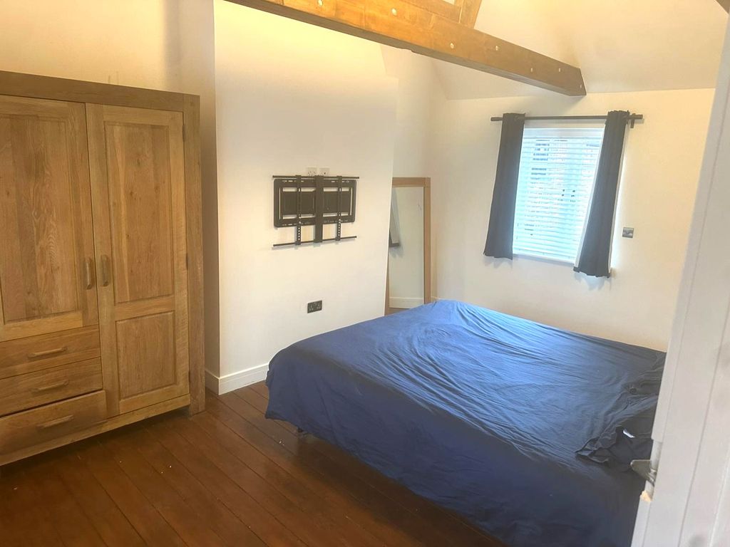 Property photo 3 of 7 Bedroom 1