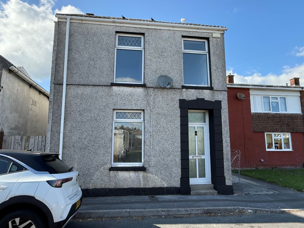 Property photo 1 of 10 Front