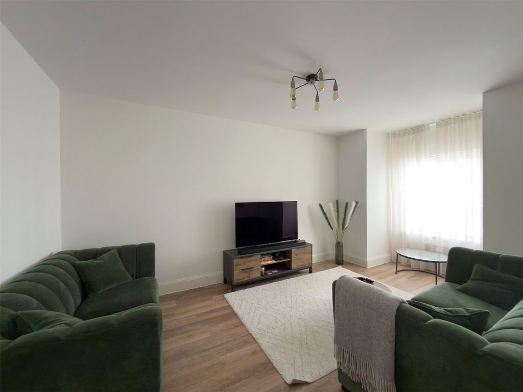 Property photo 3 of 15 Lounge