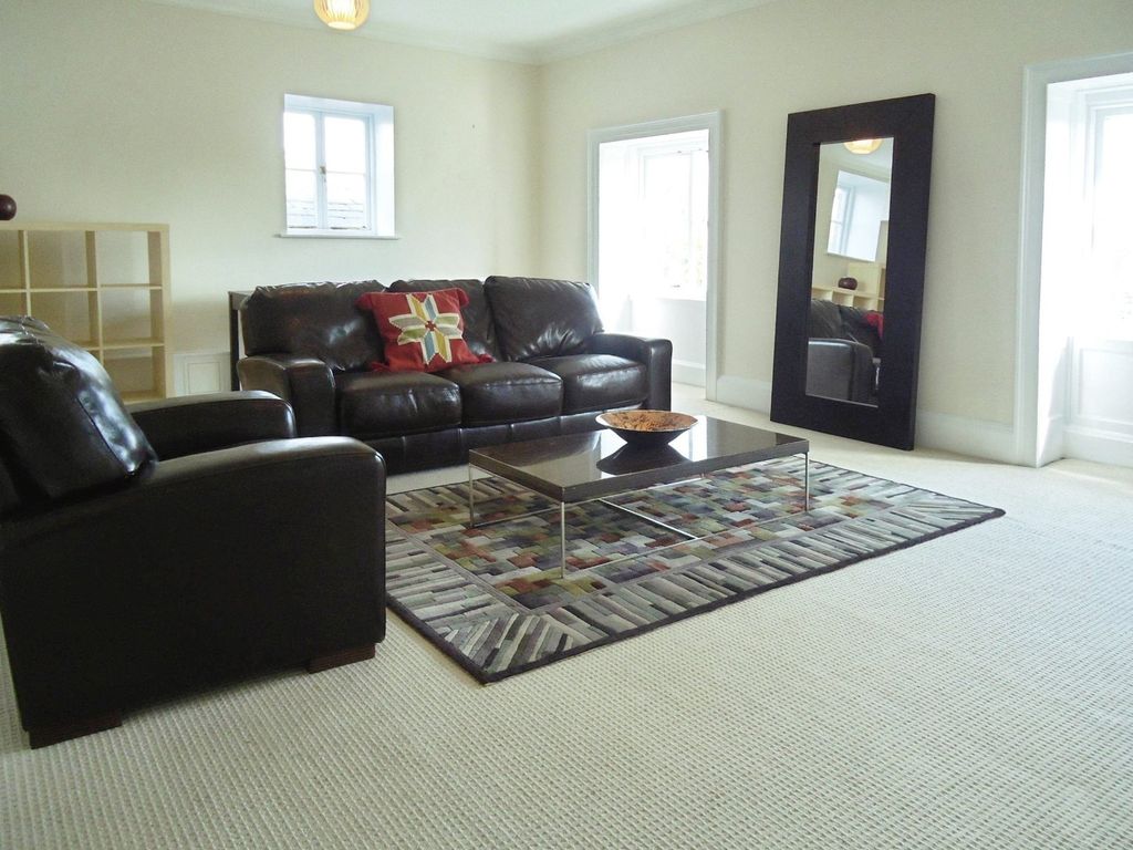 Property photo 2 of 8 Picture No. 12