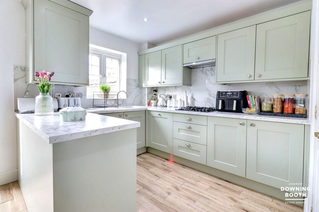 Property photo 2 of 27