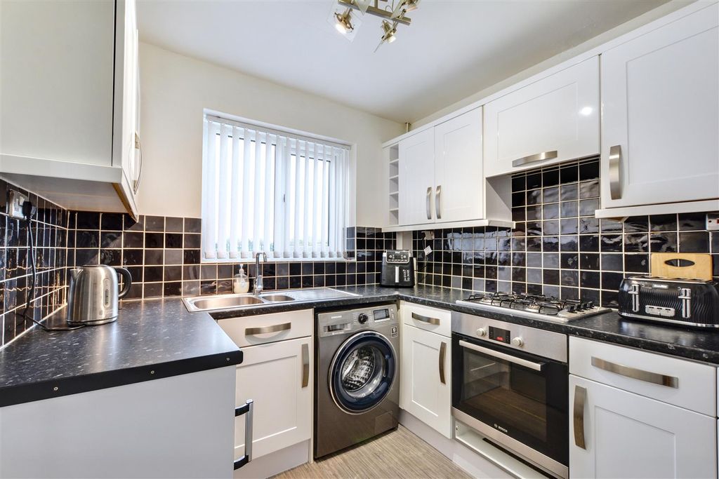 Property photo 3 of 16 Kitchen.Jpeg